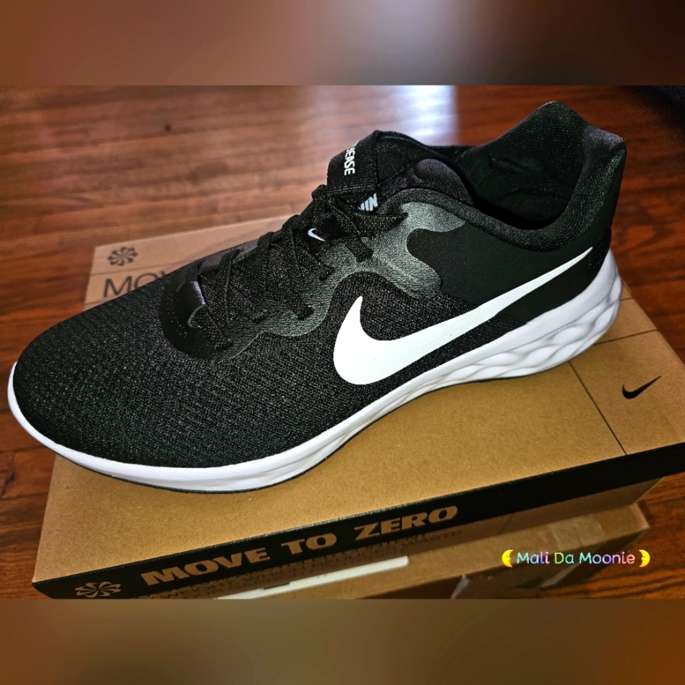 Nike Revolution 6 FlyEase Men Size 11 Brand New